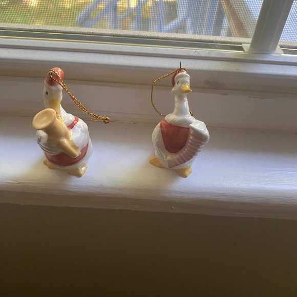 VINTAGE  PAIR OF DUCK GEESE MUSICIAN ORNAMENTS MALAYSIA - Picture 1 of 3